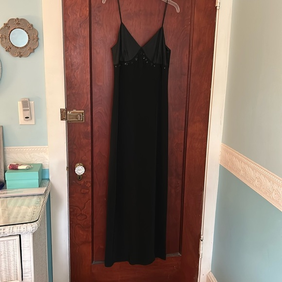 Rimini Black floor length evening gown - Picture 6 of 6